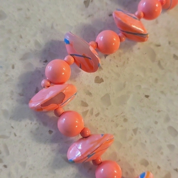 Vintage coral-like beaded necklace with round and branch beads. - Picture 5 of 5